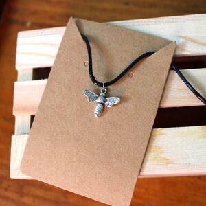 Small Silver Bee Pendent Neclace